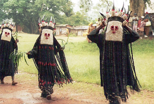 Viajes Camerún Bamileke bailarines