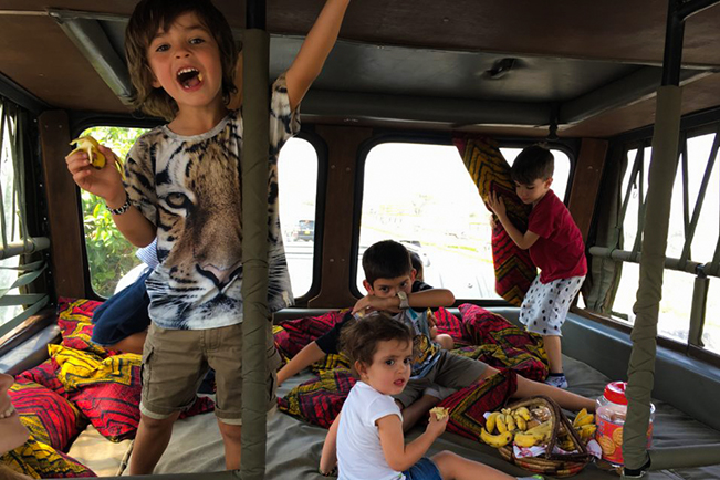 viajes kenia tanzania camion niños