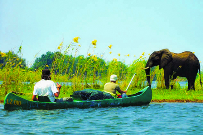 viajez zambia rio zambezi canoa