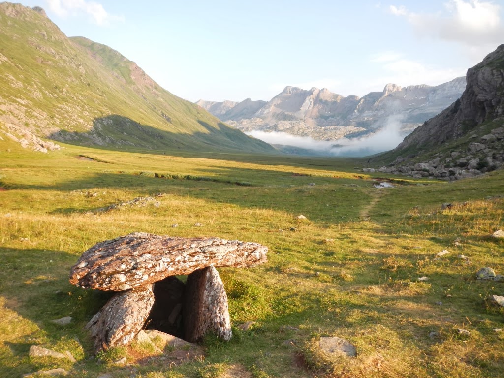 viajes pirineos 2015 viaje pirineos bisaurin 2015 dolmen