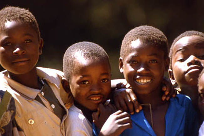 viajes zambia malawi niños