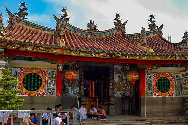 viajes vietnam templo emperador jade