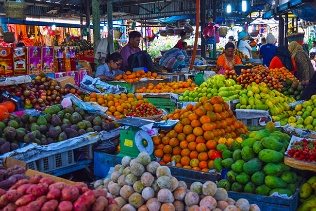 viajes indonesia berastagi mercado frutas