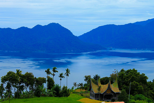 viajes indonesia lago maninjau