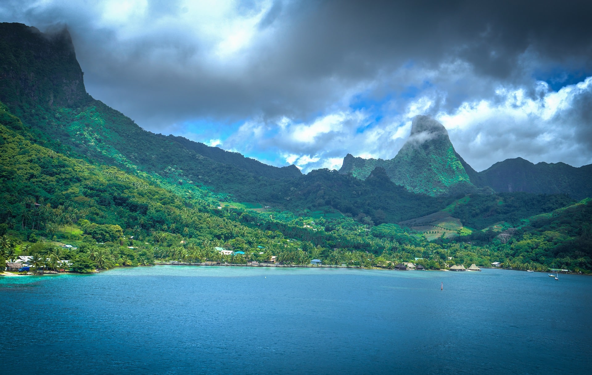 Viaje a Polinesia Tahití y Crucero Islas Sociedad y Tuamotu 2025