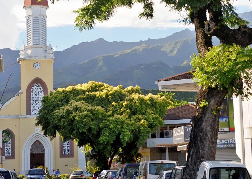 Viaje a Polinesia Tahití y Crucero Islas Sociedad y Tuamotu 2025